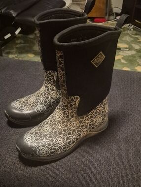 Muck Boot Co. Women’s Black Patterned Mid-Calf Waterproof Boots
